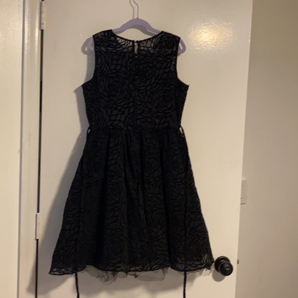 Black velvet girls party dress - Picture 2 of 6